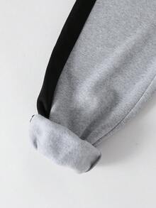 Vacaura 2 件青少年男童时尚拼布字母印花圆领运动衫和休闲侧条纹慢跑裤套装，春秋季