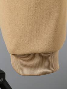 SHEIN Mirajuku 2 件套男童休闲条纹印花运动衫和慢跑裤套装，适合休闲和上学穿着 - 卡其色 - 查看 4