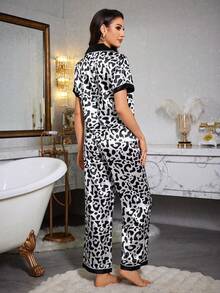 LuxeNights Contrast Color Patchwork Lapel Faux Silk Leopard Print Pajama Set - Black and White - View 2