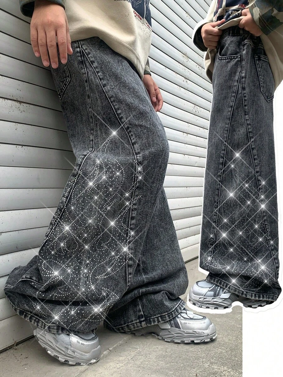 Calça Jeans Larga e Solta com Desenho de Chama Cintilante de Strass ...