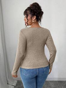 Elenzga RosyDaze 女式加大码复古不对称垂褶领纹理荷叶边修身长袖上衣 - 卡其色 - 查看 2