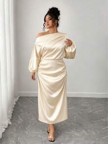 SHEIN Elenzya Đầm maxi chữ A dáng dài bằng vải satin cổ bèo nhún bất đối xứng vai trễ dành cho nữ cỡ lớn - Màu be - Xem 5
