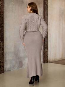 Flirla 大码针织圆领长袖修身连衣裙，优雅时尚休闲通勤款，适合秋冬季穿着。 - 卡其色 - 查看 2