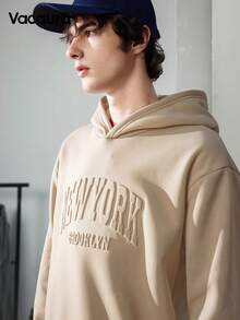 SHEIN Vacaura 2 件套休闲青少年男童字母压花连帽运动衫套装，适合上学、通勤、运动穿着 - 卡其色 - 查看 4
