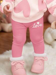 可爱粉色新年套装，甜美少女抽象几何爱心印花，女宝宝休闲舒适柔软保暖圆领长袖卫衣和打底裤，适合秋冬季日常穿着、新年、旅行、居家穿着。 - 彩色 - 查看 4