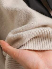 CosyJoli Plus Size Casualowy sweter z dekoltem w serek i kokardą z odkrytymi plecami