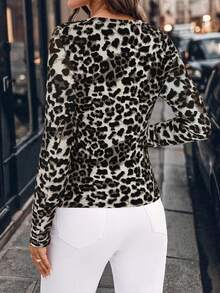 SHEIN Clasi 豹纹纽扣装饰圆领长袖T恤（女款） - 彩色 - 查看 2