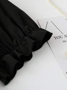 SHEIN PETITE CURVE 休闲、优雅、简约、可爱女式时尚百搭畅销纯色面料彼得潘领开衫，配有弹性短袖，黑白拼接设计，黑白配色，小码和大码连衣裙 - 黑與白 - 查看 3