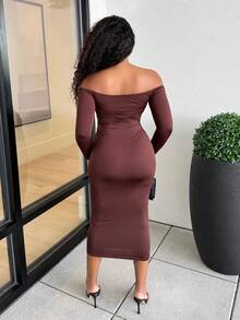 Alexandranx Vestido ajustado de manga larga y hombros descubiertos de unicolor - Marrón Chocolate - Ver 2