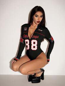 SHEIN ICON 休闲简约运动街头服饰，适合派对、聚会、机场等场合——饰有数字、英文字母、星星、条纹和赛车图案印花。舒适保暖的黑红配色高领长袖连体衣，适合秋冬季穿着。 - 彩色 - 查看 6