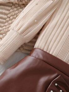 秋冬新款欧美风女童两件套：高领串珠花瓣袖罗纹针织上衣+PU皮裙+贝雷帽，时尚套装 - 棕色 - 查看 4