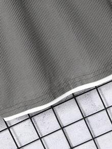 SHEIN Mirajuku Tween Boy 休闲拼色拼接仿多层 T 恤，春秋季