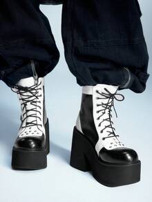 Sugerpunk Botas de tobillo con tacón alto, suela gruesa y diseño de hebilla de color contrastante para mujer - Blanco - Ver 5