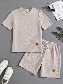 SHEIN 青少年男童卡其色纹理面料皮革贴片装饰圆领短袖T恤短裤套装，休闲舒适时尚简约百搭柔软面料，适合日常穿着、上学、旅行、户外运动 - 卡其色 - 查看 5