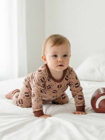 2pcs Toddler Boys' Football All-Over Print Long Sleeve Top And Pants Snug Fit Pajama Set