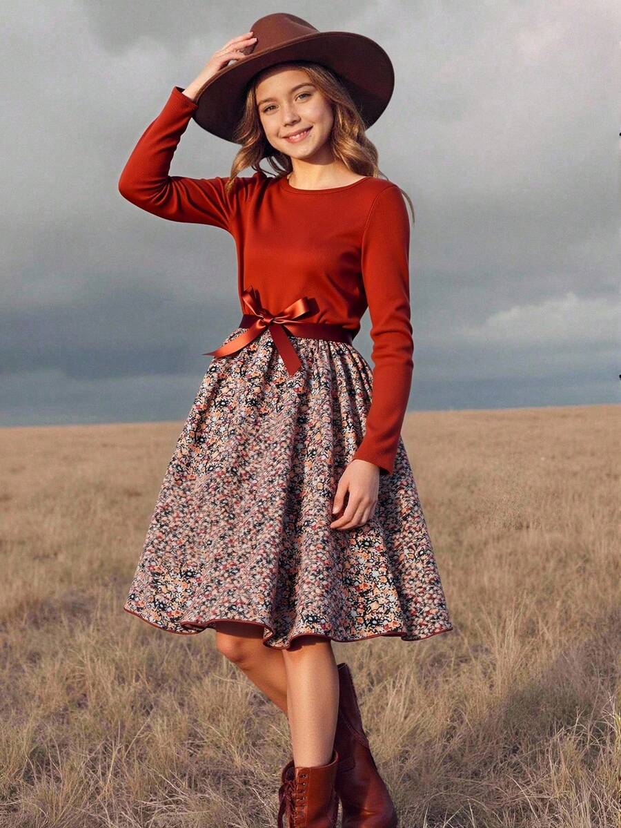 SHEIN 1件少女针织碎花拼接罗纹长袖连衣裙,配有缎带腰带,优雅大方,适合日常休闲穿着和度假,春秋季款。 - 彩色 - 查看 1