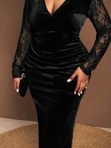 Veslaya 大码女式撞色蕾丝V领褶皱修身优雅连衣裙，长袖/圣诞连衣裙 大码优雅黑色连衣裙 大码黑色连衣裙 黑色优雅连衣裙 黑色天鹅绒连衣裙 大码优雅天鹅绒连衣裙 天鹅绒连衣裙 情人节服装 - 黑色 - 查看 9