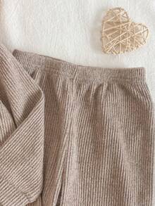 SHEIN Genkimix Kids 2件套女婴休闲纯色可爱彼得潘领长袖上衣和裤子家居服套装 - 卡其色 - 查看 7