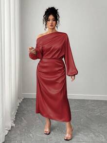 SHEIN Elenzya Váy chữ A ôm dáng, chất liệu satin cổ bèo nhún bất đối xứng, vai xếp ly eo không đối xứng, size lớn dành cho nữ - Màu Đỏ Sâu - Xem 3
