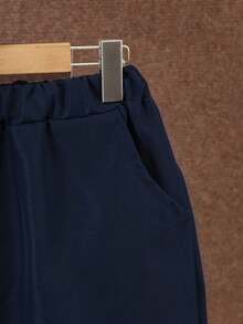 SHEIN Vacaura 2 件青少年男孩夏季条纹贴领短袖衬衫和休闲短裤套装，时尚户外运动派对装 - 藏蓝色 - 查看 6