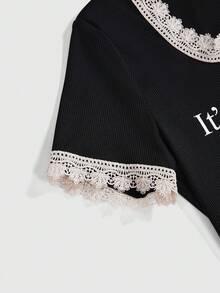 ROMWE Damen Slogan Grafik Spitze Schleife Dekor Figurbetontes T-Shirt, Sommer - Schwarz - Übersicht 4