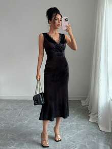 Rafferiza 2025新款：黑色丝绒无袖连衣裙 - 采用奢华丝绒面料，领口和下摆饰以蕾丝花边，经典V领设计，及膝长度，优雅迷人，适合办公室、度假和晚宴等各种场合。 - 黑色 - 查看 8