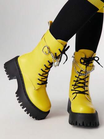 Grunge Punk Bottes de moto gothiques punk rock sombres pour femmes, avec laçage. Bottes à talons compensés plateforme et bottines courtes