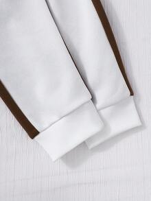 SHEIN 这款专为青少年女孩设计的两件套休闲街头服饰套装，包括一件撞色长袖卫衣，印有英文图案，并带有保暖内衬，非常适合秋冬季穿着，包括上学、旅行等场合。 - 棕色 - 查看 5