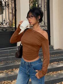 Flirla 不对称领长袖短款T恤 Y2K - 棕色 - 查看 4