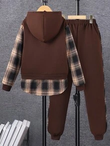SHEIN Vacaura 2 件 Tween Boy 拼接彩色块字母印花连帽衫运动衫和裤子休闲套装 - 棕色 - 查看 2