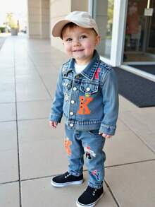 SHEIN Playful Pals 2pcs Baby Boys Retro Blue Denim Outfit,Collared Long Sleeve Jacket With Letter Print And Elastic Waist Wide Leg Pants,Casual Back-To-School Autumn Set - Medium Wash - View 1