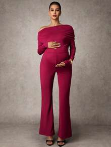 MaterniChic Tuta casual da donna in gravidanza con spalla asimmetrica e pantaloni a zampa, colore tinta unita, autunnale - Bordò - Visualizzare 1