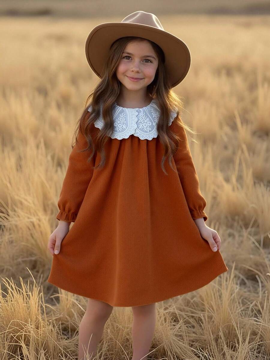 SHEIN Genkimix Kids 1件女童秋季连衣裙,2025新款棕色灯芯绒宽松长袖连衣裙,带松紧袖口、花卉领和纽扣前襟设计,适合上学、工作和休闲穿着。 - 棕色 - 查看 1