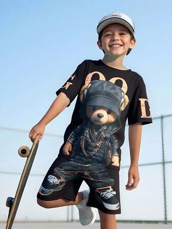 SHEIN Fantacosmos 2 件套青少年男孩熊图案 T 恤和短裤休闲装