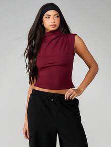 MISSGUIDED Top sin mangas de cuello alto color borgoña con detalle recogido y silueta ajustada para ocasiones de otoño, invierno y fiestas - Burdeos - Ver 1