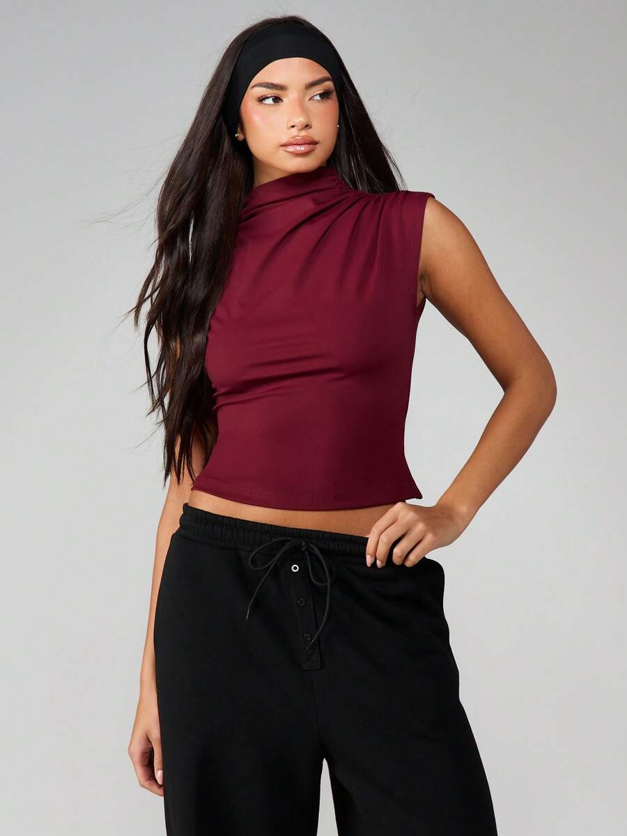 MISSGUIDED Top sin mangas de cuello alto color borgoña con detalle recogido y silueta ajustada para ocasiones de otoño, invierno y fiestas - Burdeos - Ver 1