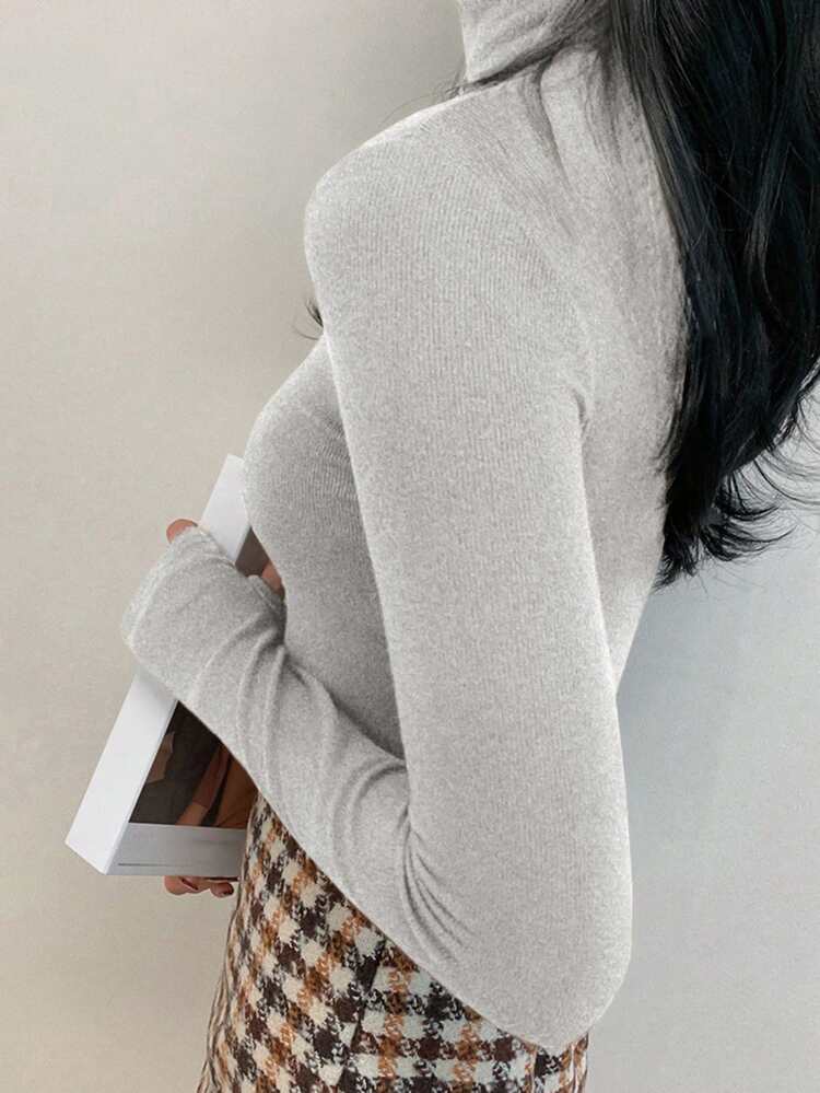 Women's Solid Color Minimalist Casual Turtleneck Slim Fit Long Sleeve Base Layer T-Shirt