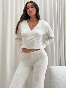 Aloruh Conjunto de top de punto de manga de murciélago con cuello en V de terciopelo y pantalones de pierna ancha de cintura alta, nuevo para otoño/invierno. Diseño de uso diario con cintura ceñida y estilo casual holgado, color blanco, conjunto de 2 piezas