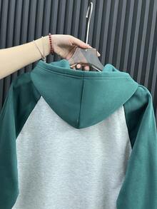 SHEIN Teen Boy Back To School Casual Everyday Contrast Color Pocket Raglan Sleeve Sweatshirt Two Tone Sweatshirt Green Sweatshirt Boys Jogging Green And Grey Color Blocking,In Fall/Winter - Multicolor - View 5