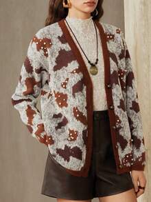 Revavyn Revavyn Pull décontracté pour femmes avec design d'épaule surdimensionné, décoré de perles, en tissu jacquard à imprimé léopard - Multicolore - Voir 1