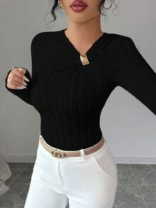 SHEIN Elenzya 女士浅黄色纯色提花纹理面料不对称金属扣V领收腰性感设计优雅高品质连衣裙，适合返校、派对、独立日等场合。 - 黑色 - 查看 4