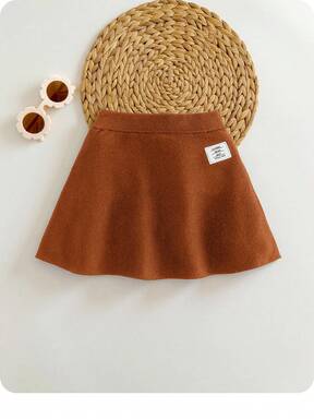 SHEIN طقم كنزة صوفية وتنورة قصيرة بطباعة حرف أسود لطيف متعدد الاستخدامات، خريف/شتاء