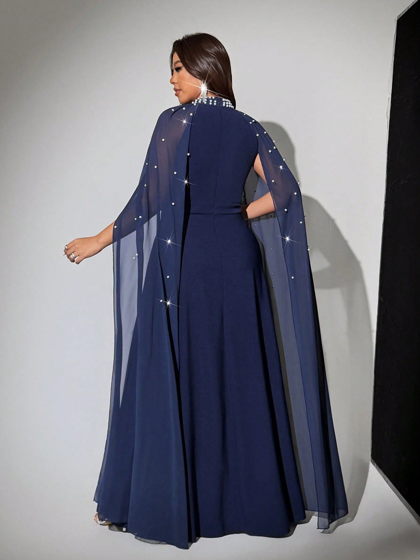 Viva Relle فستان كيب من الشيفون الأنيق والرومانسي...