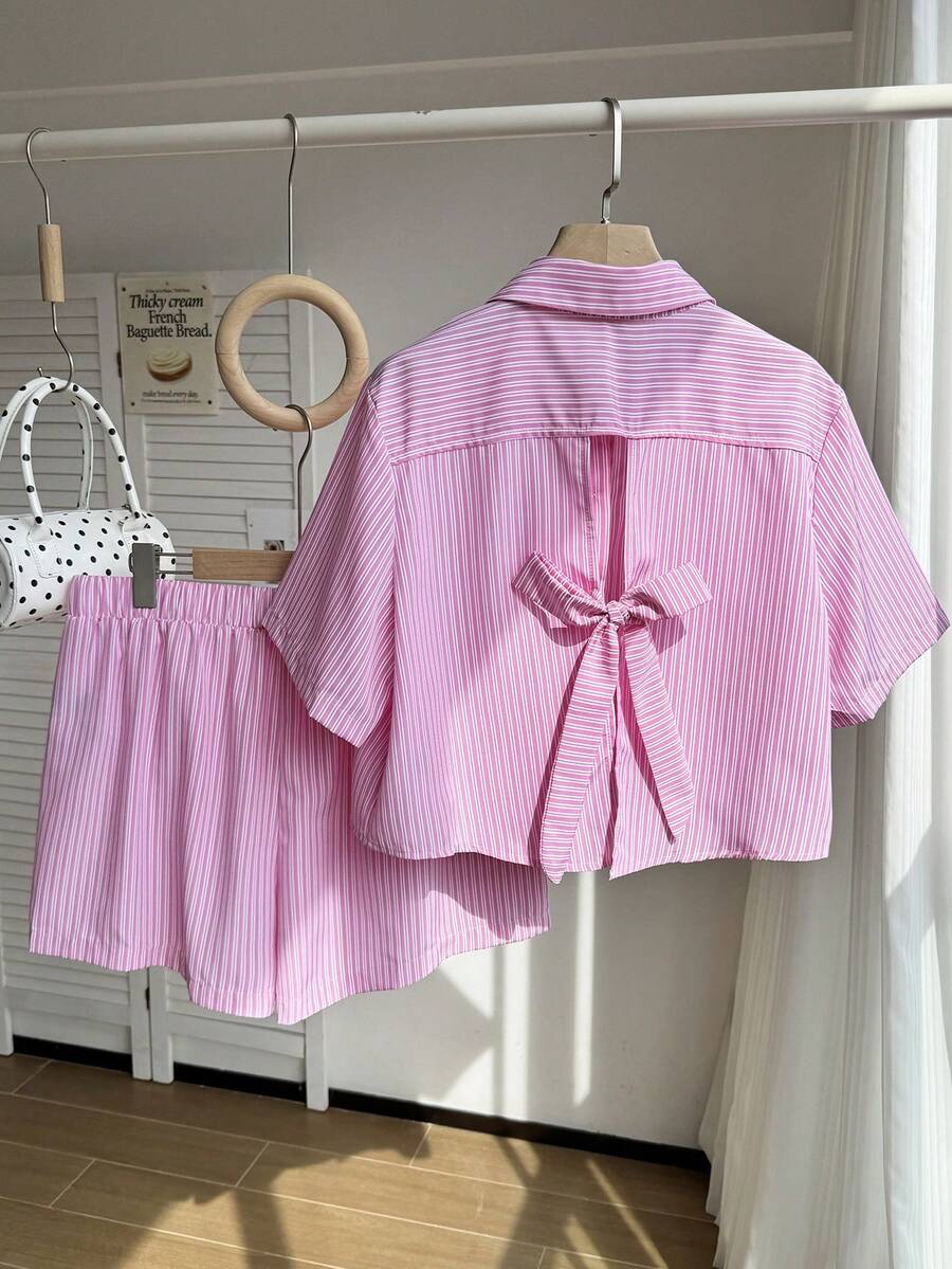 GalTyme Bộ áo sơ mi tay ngắn in họa tiết sọc thường ngày cho kỳ nghỉ cỡ lớn dành cho nữ và quần short - Hồng - Xem 1