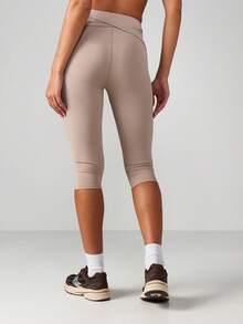 MISSGUIDED Mallas capri de alto rendimiento con diseño atlético sin costuras y detalle de franja lateral en topo - Gris Oscuro - Ver 2