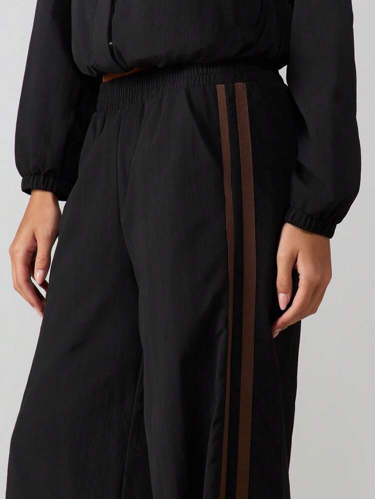 MISSGUIDED Women's Wide Leg Nylon Sweatpants With Side Stripe Detail Elastic Waist Casual Loose Fit Full Length Track Pants For Everyday Comfort