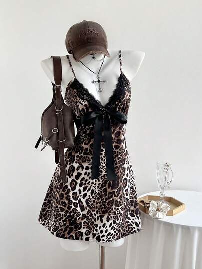 Elamini 1件装女士休闲街头风豹纹吊带蕾丝蝴蝶结腰A字迷你连衣裙，适合秋冬季节、搭配机车夹克、性感派对穿着。