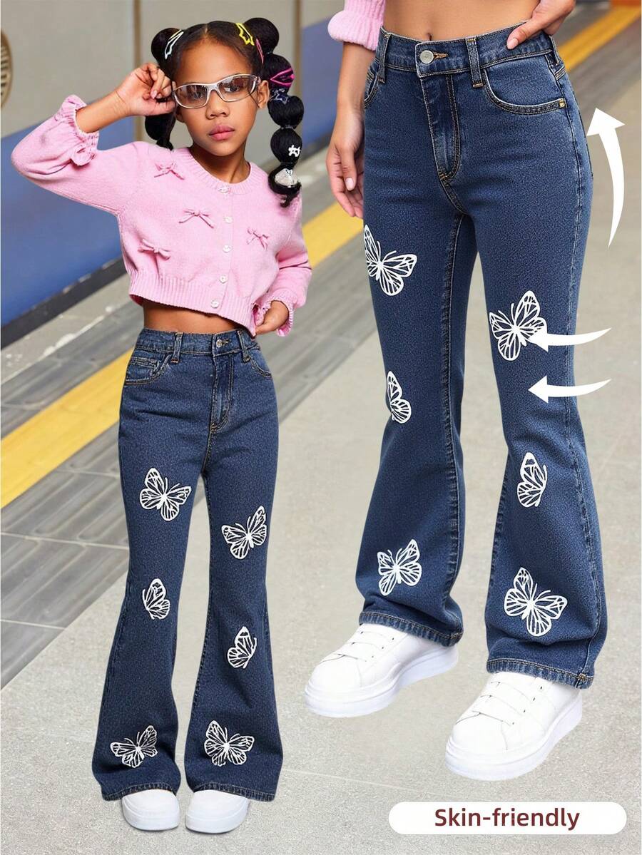 SHEIN 少女时尚优雅舒适白色蝴蝶图案蓝色牛仔喇叭裤，秋冬季休闲百搭，适合日常穿着和街头穿搭，也适合圣诞节、新年、感恩节等场合，时尚有型。 - 深色水洗藍 - 查看 1