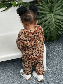 SHEIN 女婴豹纹毛绒连帽衫和裤子套装 - 棕色 - 查看 2