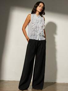 Aveloria Modichic 波点雪纺褶皱印花面料，荷叶边层叠装饰，时尚无袖女式上衣 - 黑與白 - 查看 6